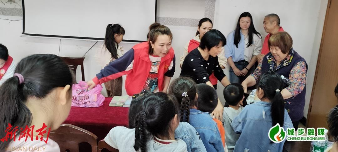 未成年人安全教育暨乐乐箱项目志愿服务走进新田社区_邵阳头条网